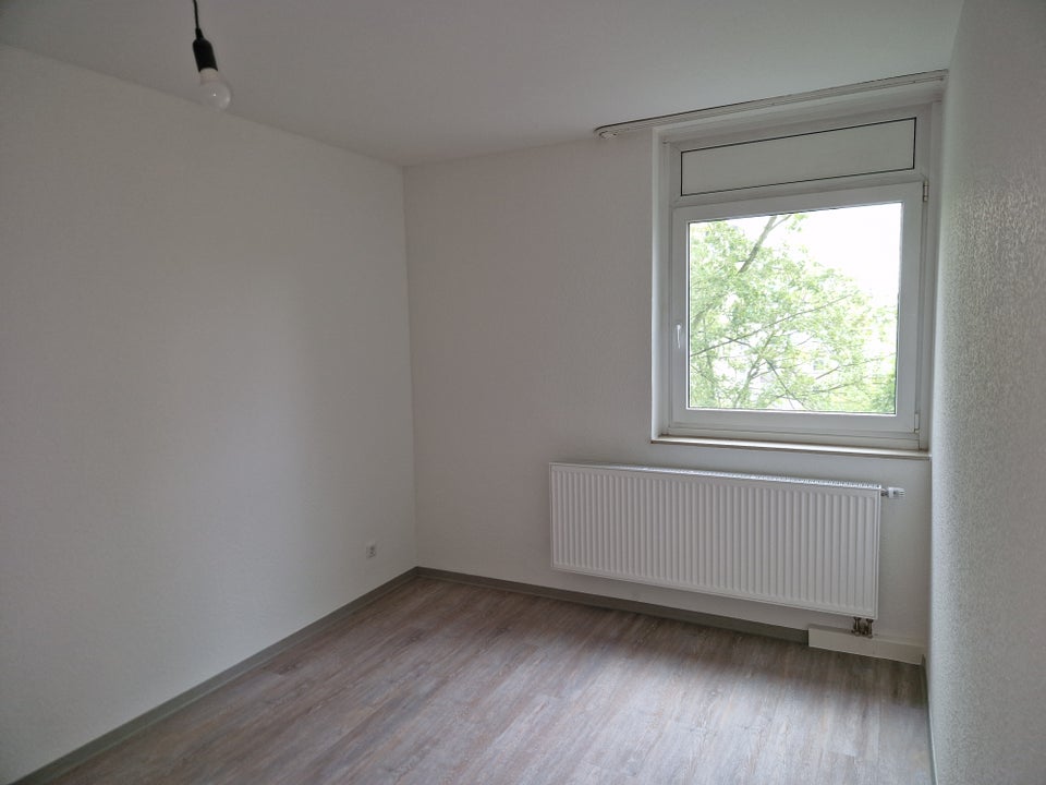 Die gefällt mir: günstig geschnittene und renovierte 2-Zimmer-Wohnung mit Balkon! - Foto 3