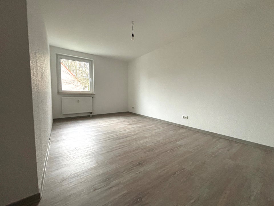 3-Zimmer Wohnung in frisch modernisiertem Gebäude mit nagelneuem Bad - Photo 5