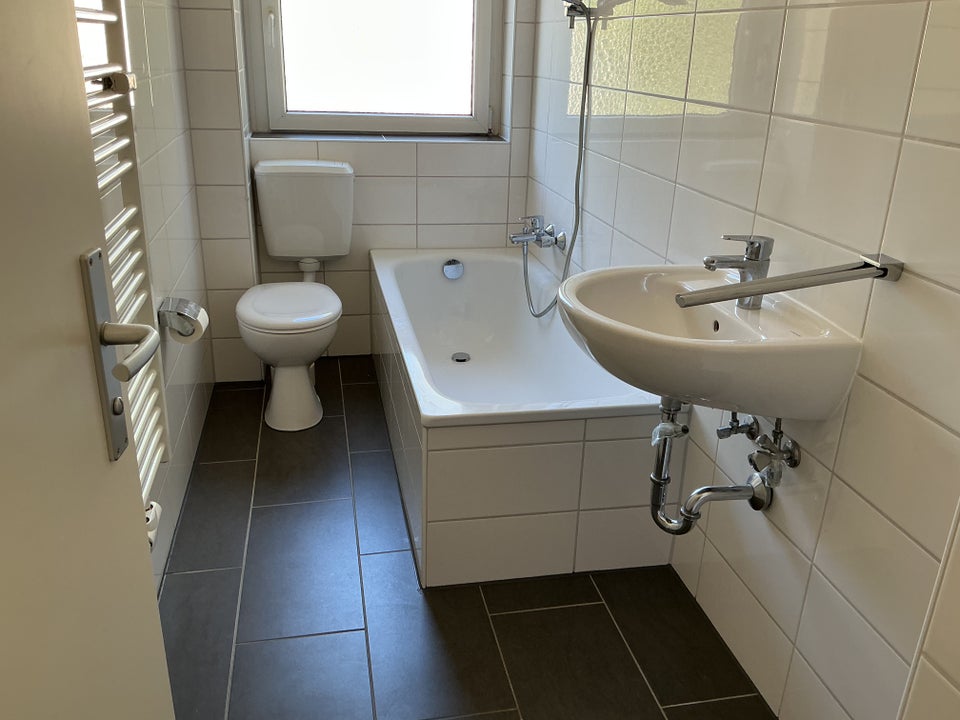 Schöne 2-Zimmer-Wohnung mit Tageslichtbad und Balkon in Hanau-Großauheim zu vermieten - Photo 3