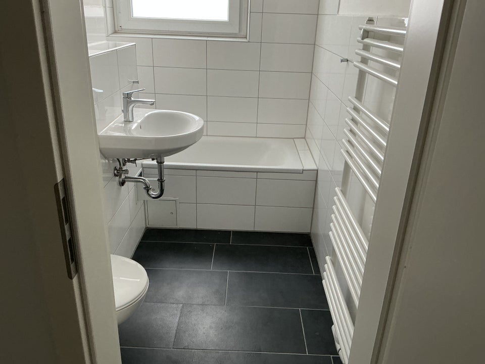 Zuhause fühlen: weitläufige 3-Zimmer-Wohnung mit Balkon - Photo 1