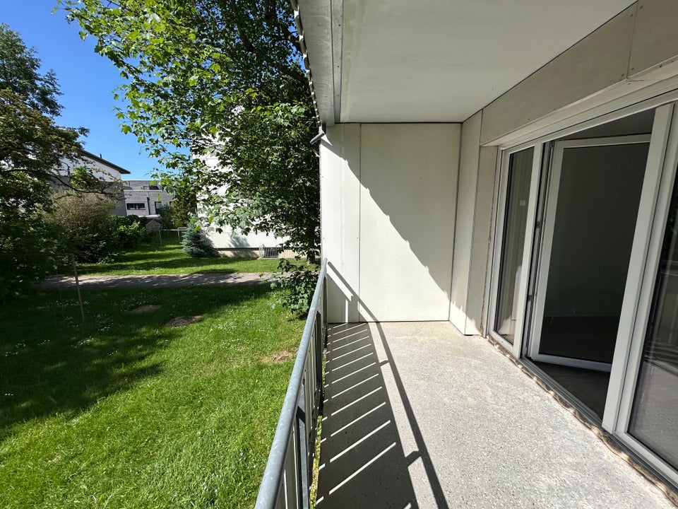 Erdgeschoss / 3,5 Zimmer mit Balkon (frisch saniert) - Photo 3