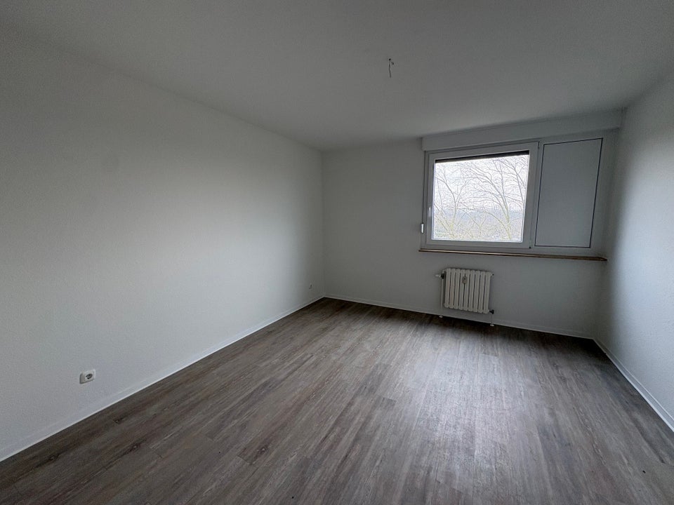 Tolle 2,5 Raum Wohnung mit Balkon! Aufzug vorhanden! - Foto 4