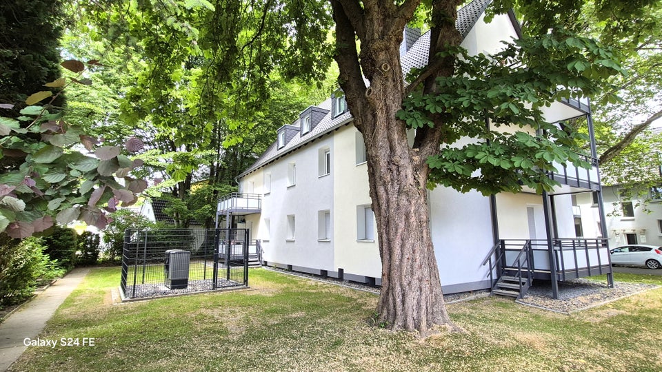 Einziehen und Woh(n)fühlen - komplett renovierte 3-Raum-Wohnung in ruhiger Wohnlage - Photo 4