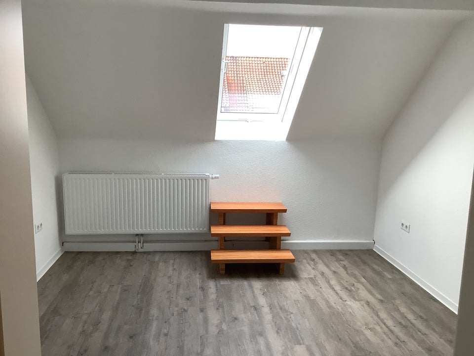 Frisch renovierte 2-Zimmer-Dachgeschoss- Wohnung in Neustadt - Foto 4