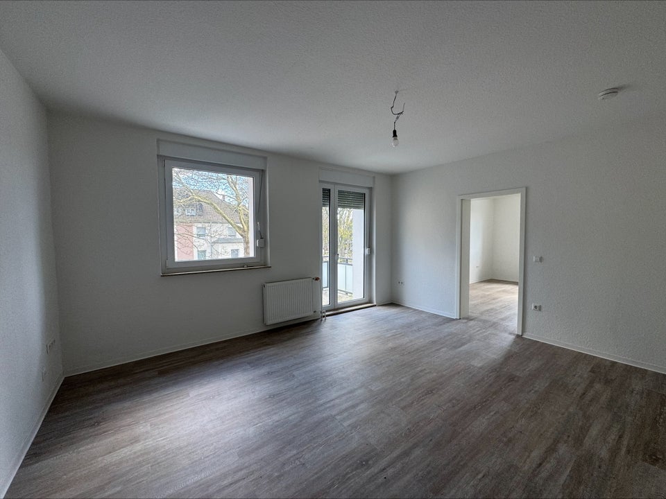Wohlfühlen im neuen Zuhause: gemütliche 2,5 Raum Wohnung - komplett renoviert! - Photo 1