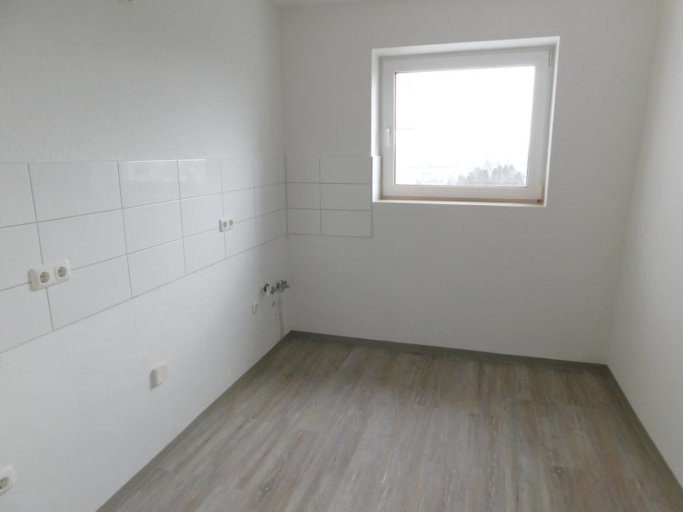 Wohnung mit Ausblick, neu renoviert mit Balkon! - Foto 2
