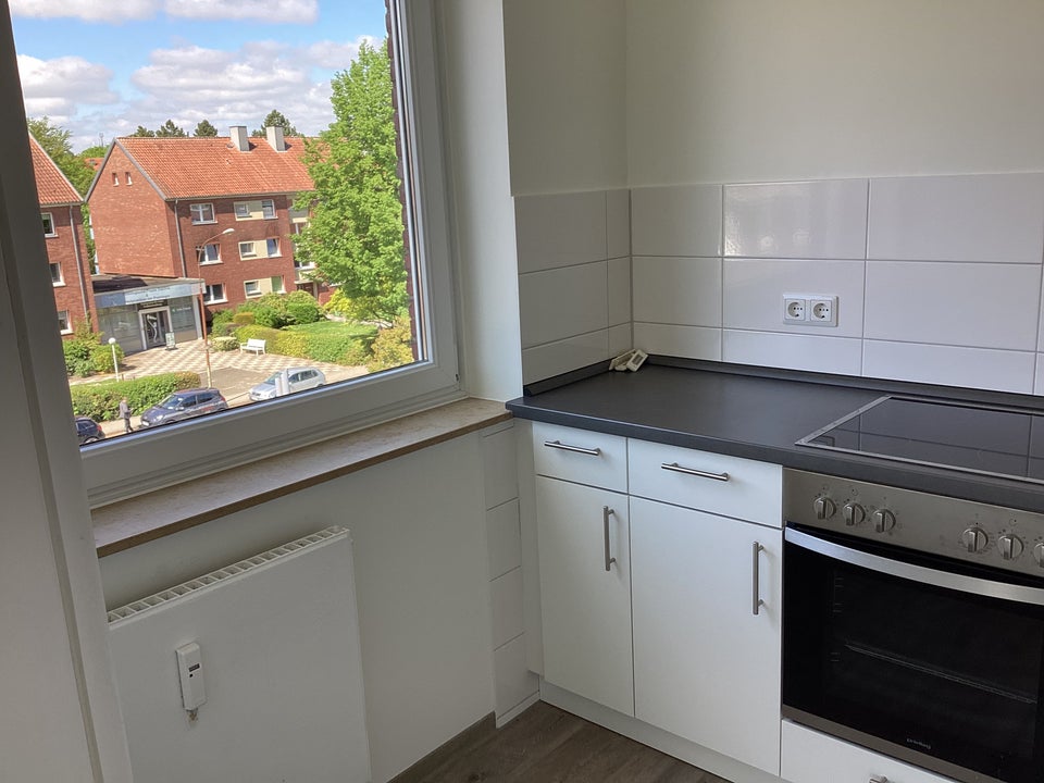 Top Gelegenheit: renovierte 1-Zimmer-Single-Wohnung mit Balkon und Fahrstuhl, sofort anmietbar! - Photo 4