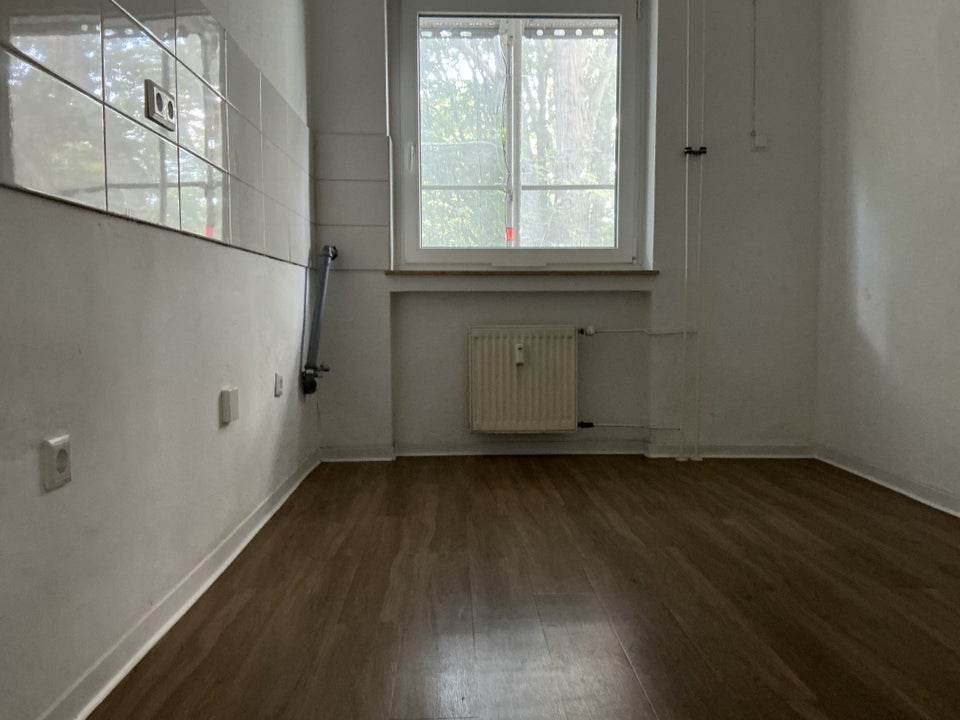 Zeitgemäße 3-Raum-Wohnung mit sonnigem Balkon in modernisiertem Gebäude! - Photo 3