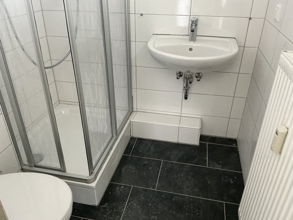 Individuelle 2-Zimmer-Wohnung mit Balkon - Photo 2