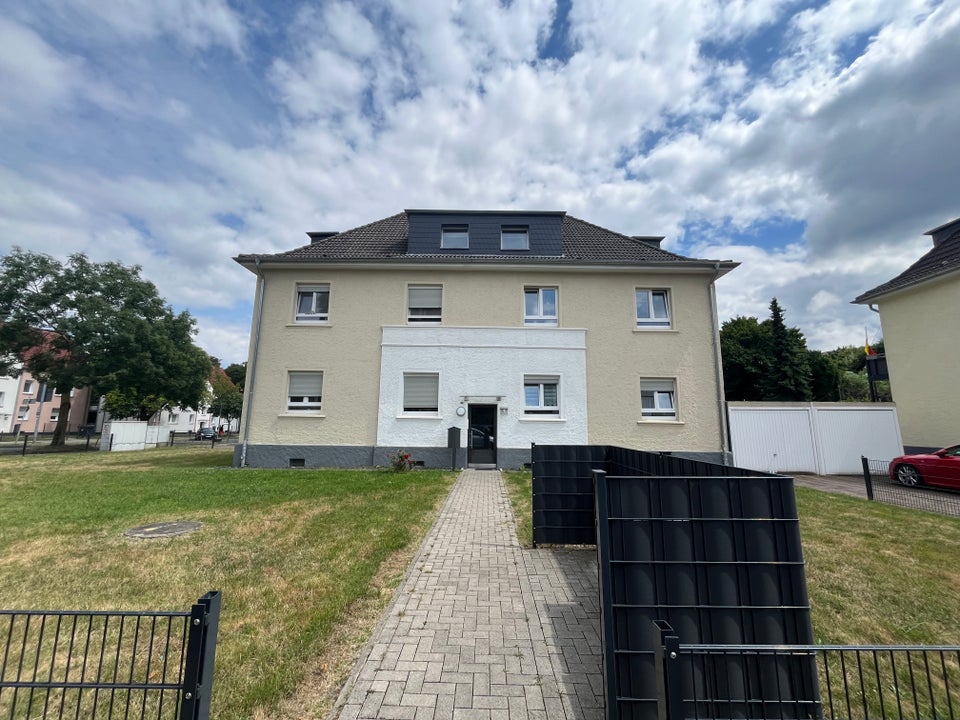 Stilvolle Dachgeschosswohnung mit Charakter – Modernisiert, ruhig gelegen & sofort bezugsbereit - Foto 3