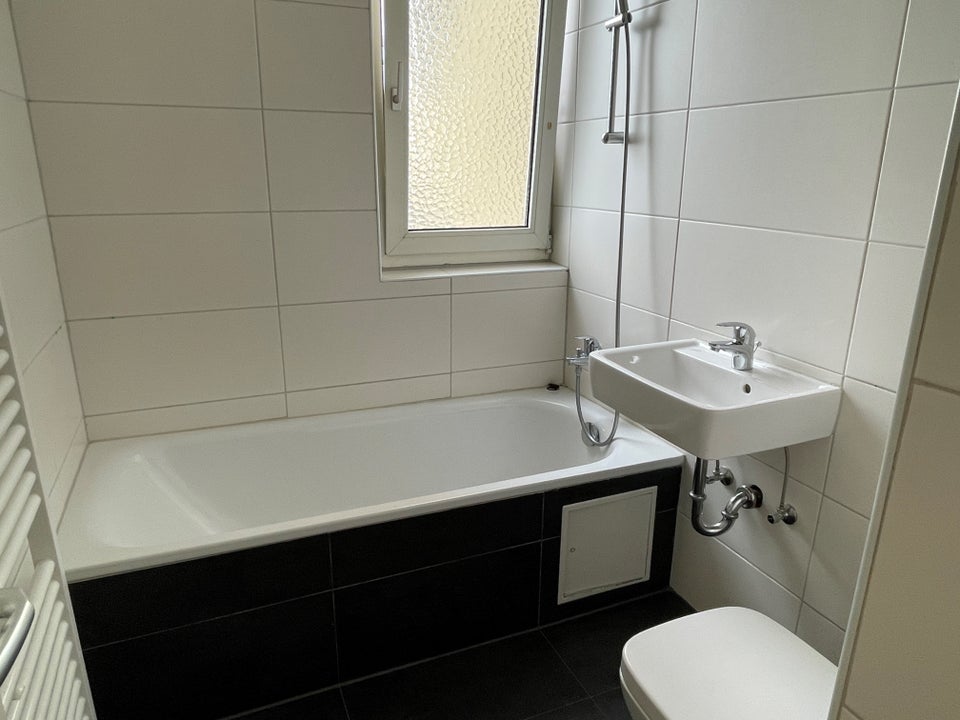 Helle 3-Zimmerwohnung mit Einbauküche - Photo 1