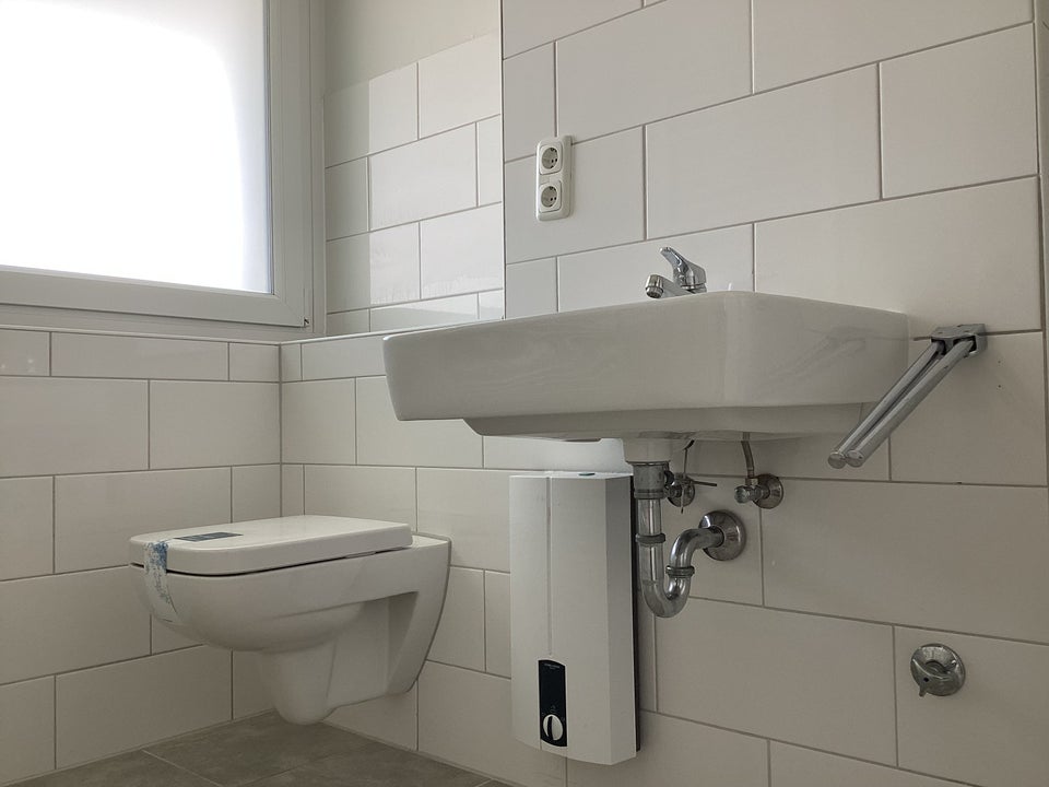 Renovierte 2,5 Zimmer Wohnung in zentraler Lage mit Balkon. - Foto 2