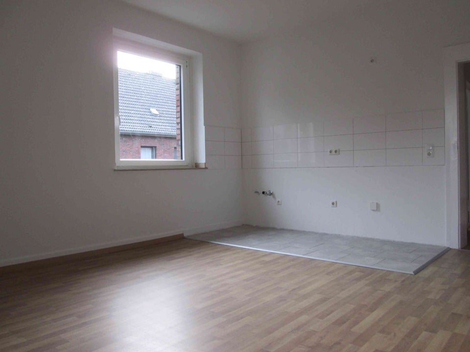 *große 2-Zimmer-Wohnung mit Wohnküche sucht neuen Mieter* - Foto 1
