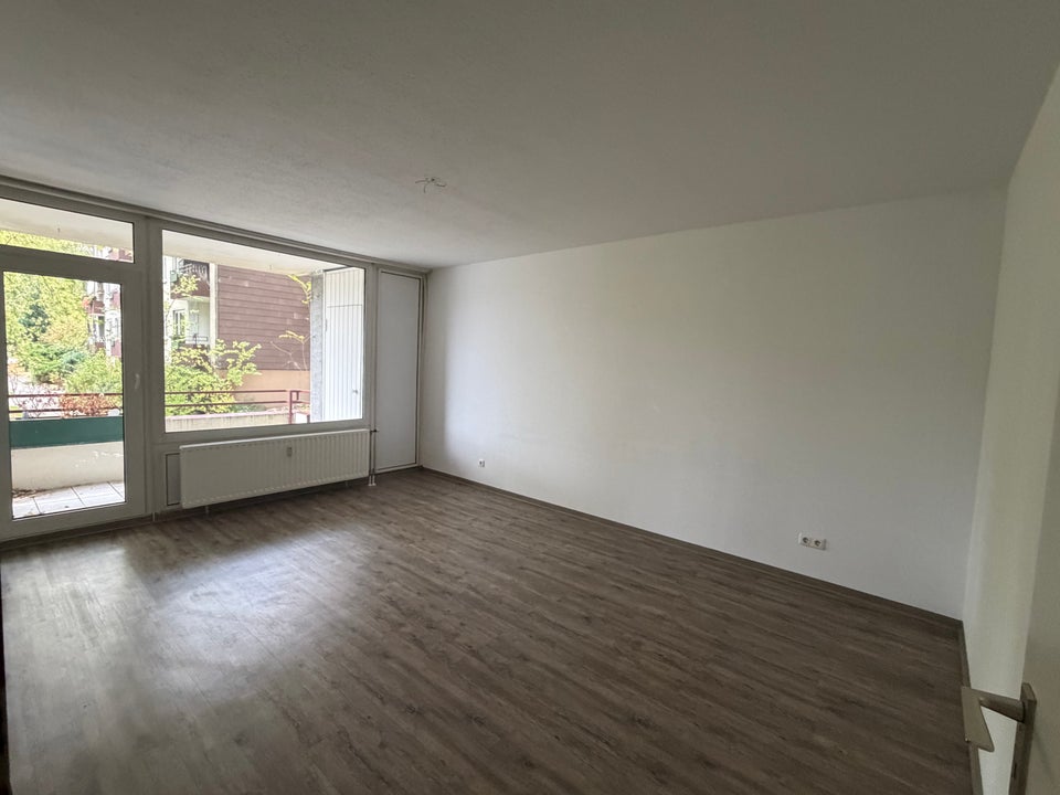 Attraktiv! Individuelle und geräumige 2-Zimmer-Wohnung - Foto 1