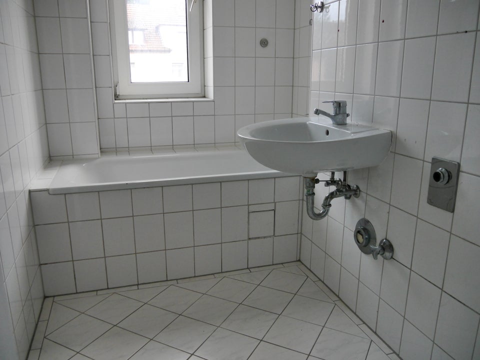 Schöne 2-Zimmer-Wohnung mit Tageslichtbad & Gäste-WC in Offenbach zu vermieten - Foto 2