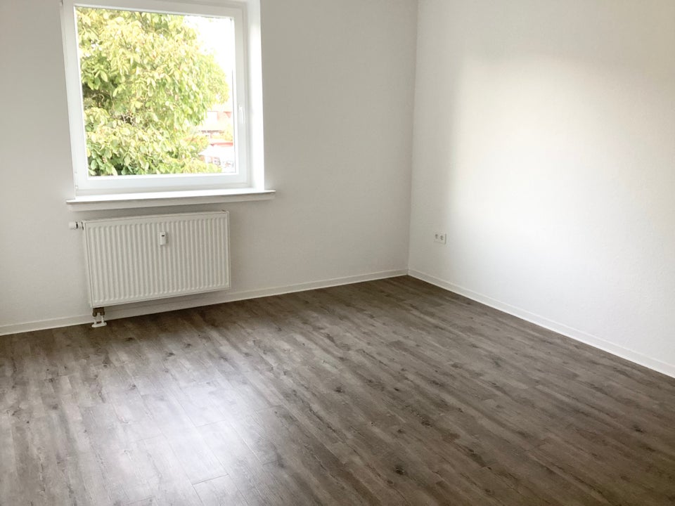 Ruhig gelegene 4-Zimmer-Wohnung mit Tageslichtbad und Balkon - Foto 2
