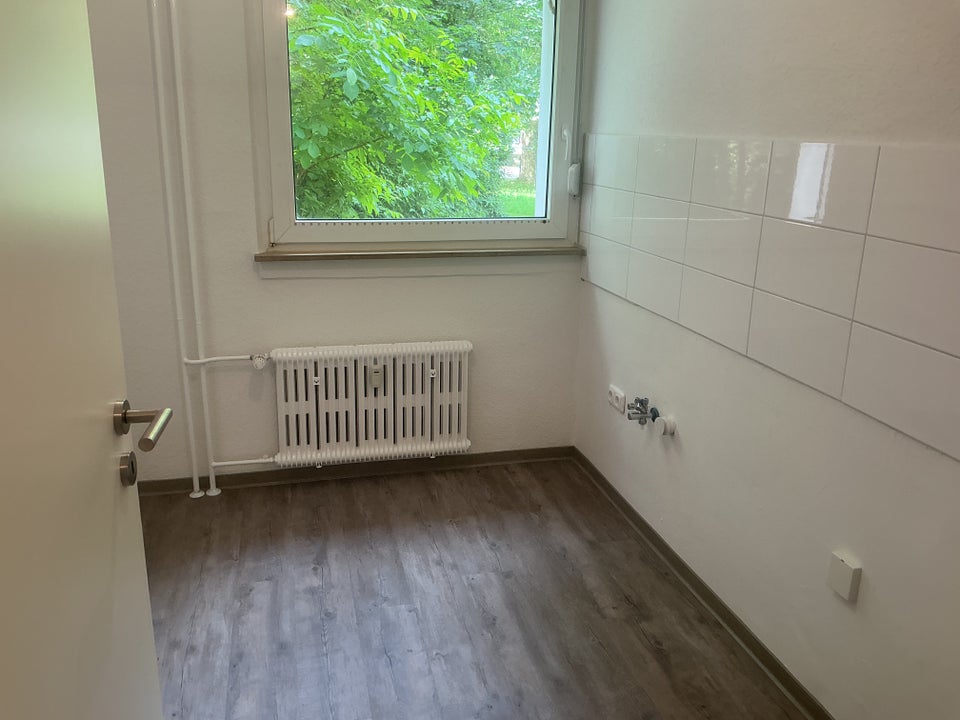 Stop! Praktische 2-Zimmer-Wohnung - Foto 2