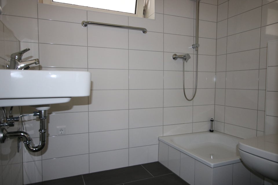 Frisch modernisierte 1,5-Zimmer-Single-Wohnung mit Loggia - Foto 1