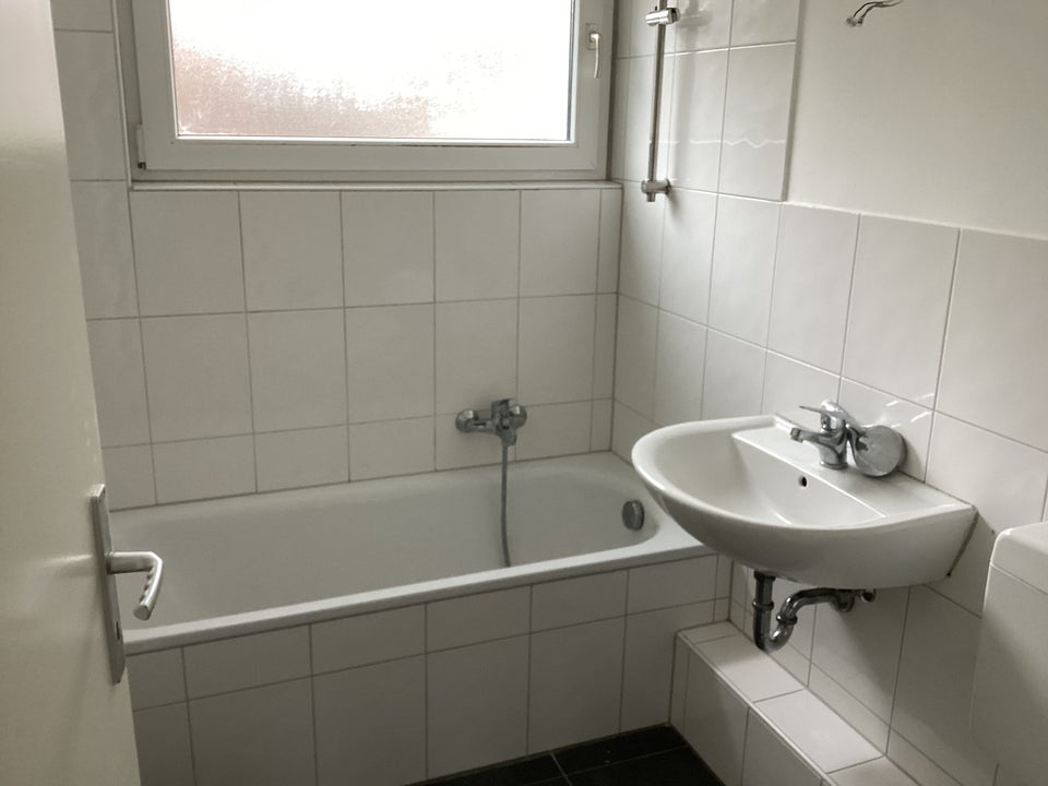 Schicke, gemütliche 4-Zimmer-Wohnung mit Balkon - Photo 3