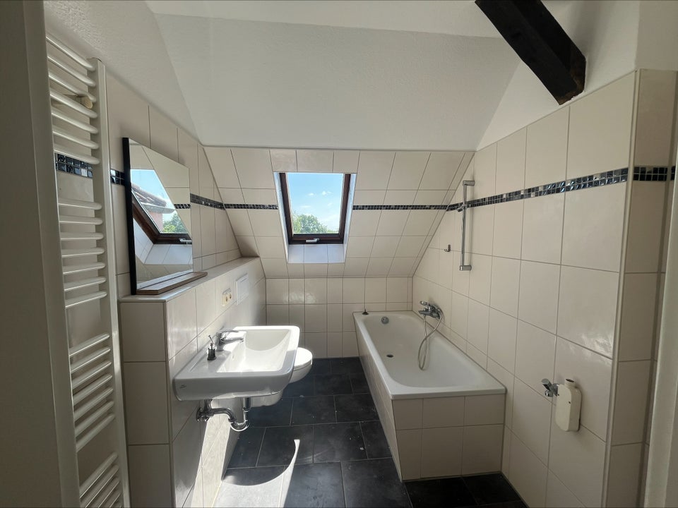 Helle und Dachgetschosswohnung - Foto 1