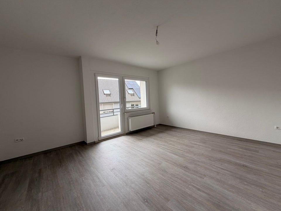 Nette Mieter gesucht: attraktive 3-Raum-Wohnung mit Sonnenbalkon - Photo 1