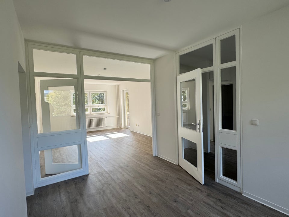 Vollständig modernisierte 4-Zimmer-Wohnung mit Balkon, Aufzug und Gäste-WC – in Berlin-Lichtenrade - Foto 2