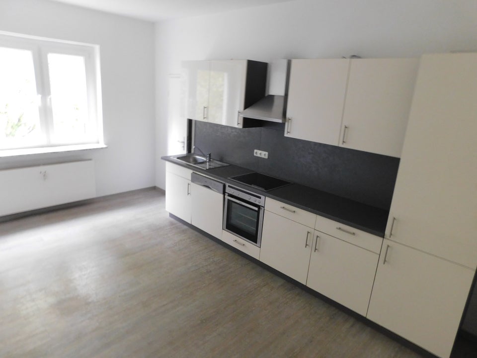 Großzügige Wohnung mit Einbauküche! leicht Einzugsbereit! Ideal für zwei Personen! - Foto 2
