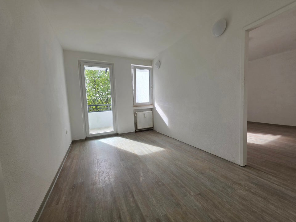 Helle 4- Zimmer-Wohnung wartet auf nette Mieter! - Photo 1