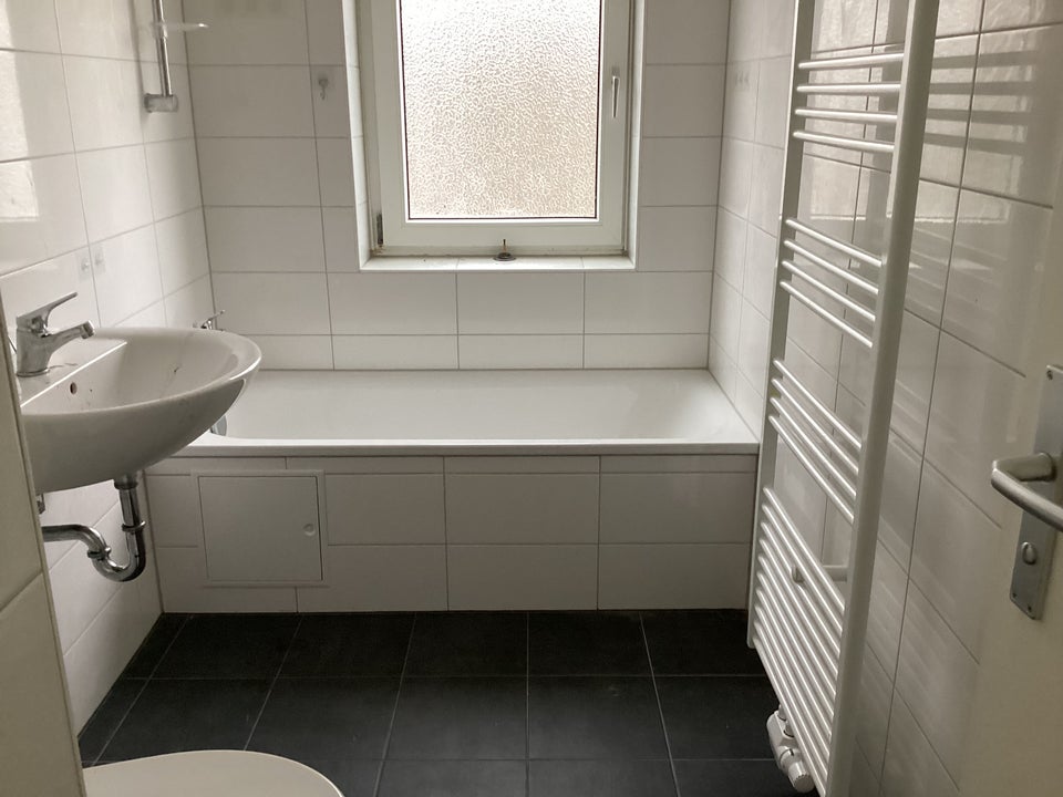 Schöne 4-Zimmer-Wohnung mit Balkon! - Foto 2