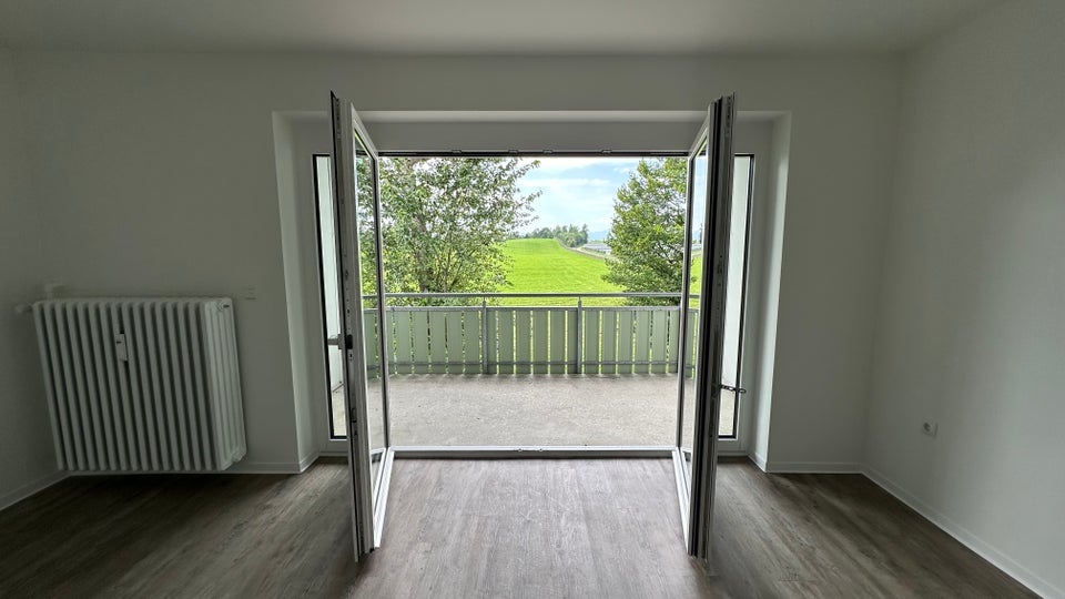 2. OG / 3,5 Zimmer mit Balkon (frisch saniert) ab April - Foto 3