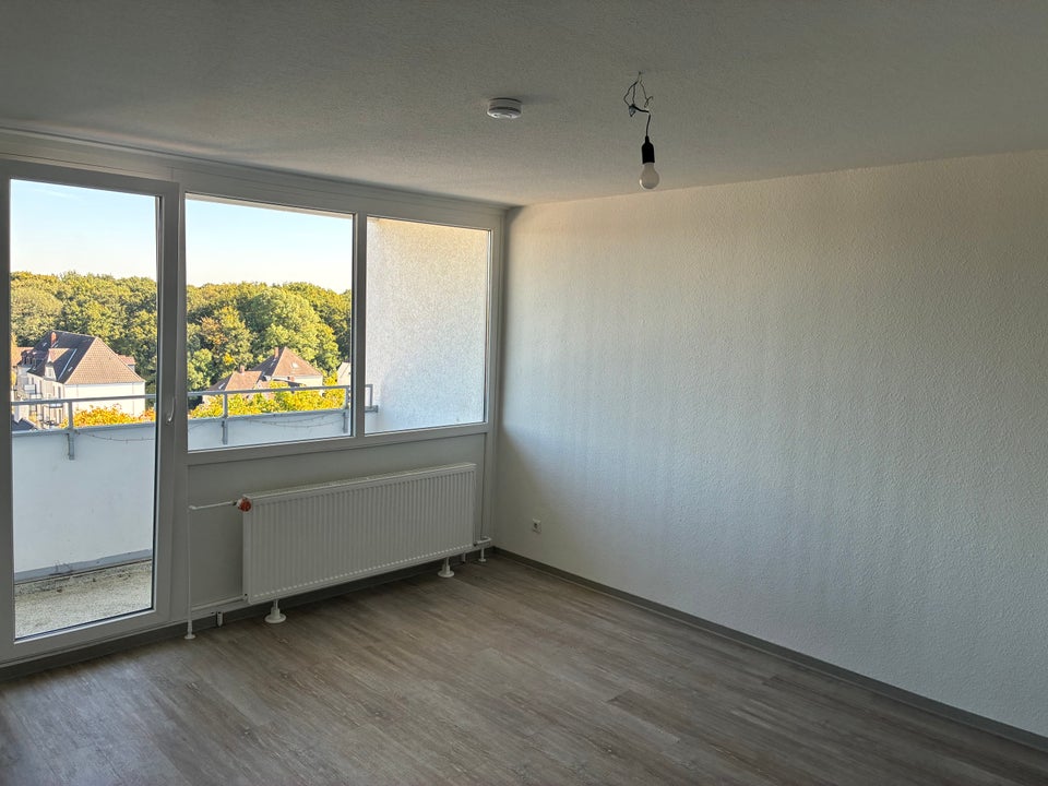 Helle und freundliche 3-Zimmer-Wohnung in zentraler Lage - frisch renoviert - Photo 5