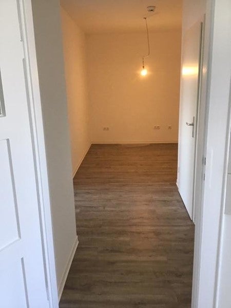 Renovierte und gut geschnittene 2-Zimmer-Wohnung ab sofort frei - Foto 4