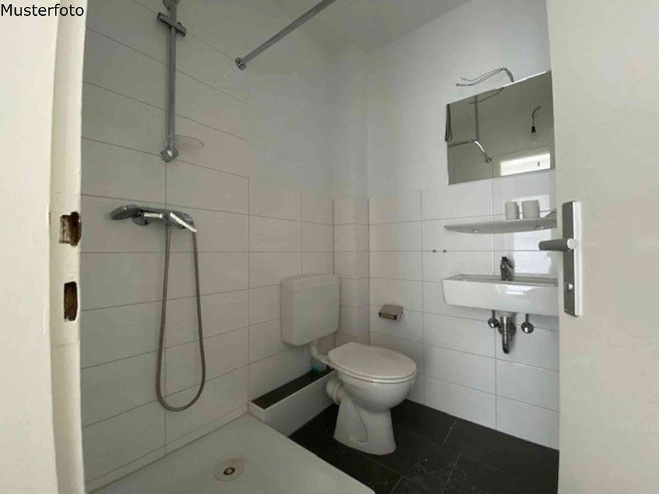 Helle 4-Zimmer-Wohnung mit zwei Bädern - Foto 4