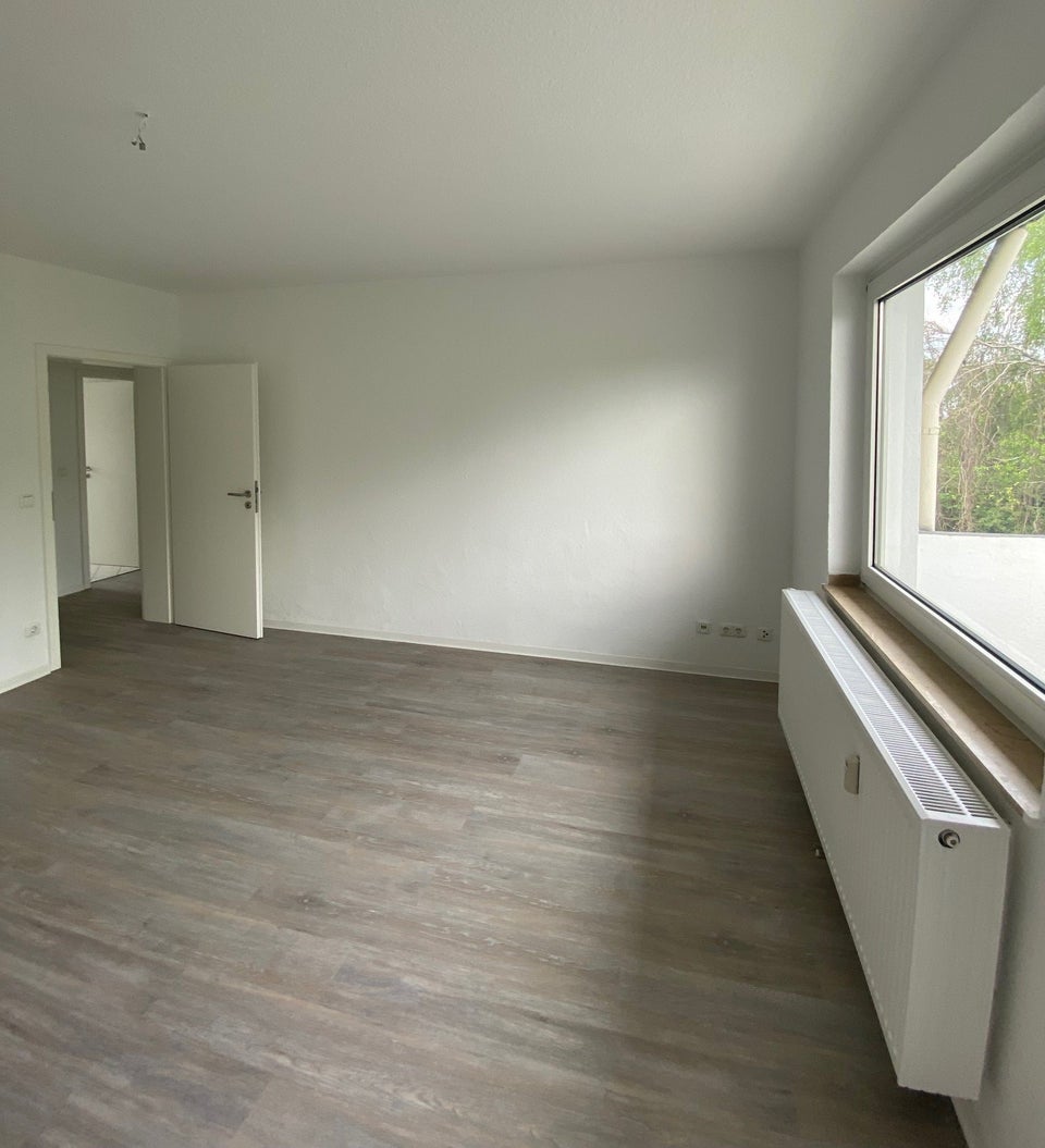 Komplett renovierte 2,5-Zimmer-Wohnung in Nähe City mit Balkon! - Foto 2