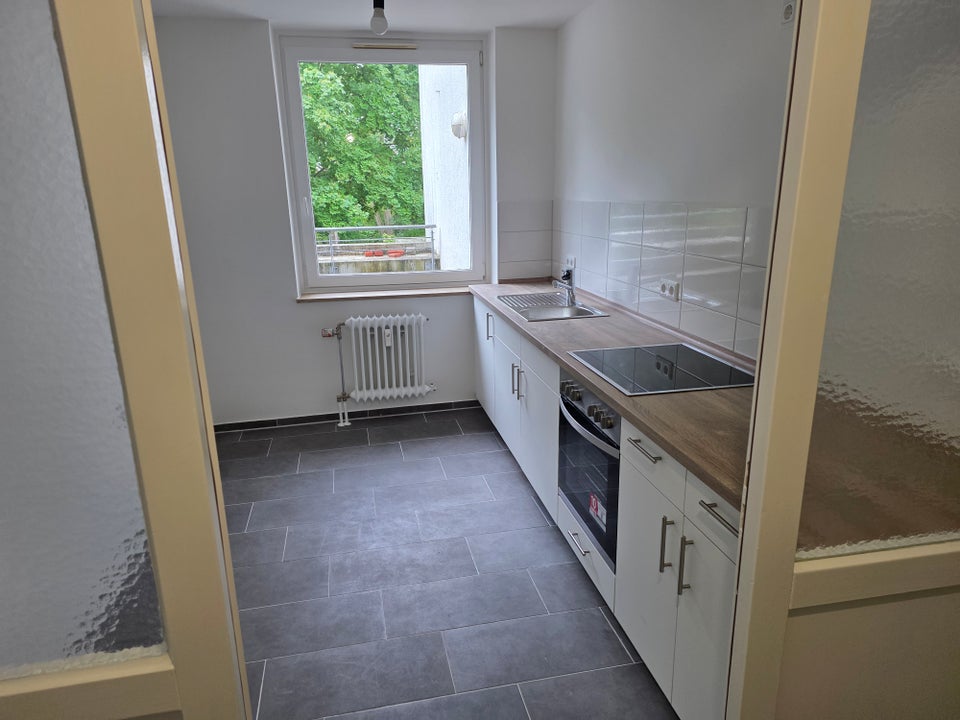 Schöne Wohnung: großzügige 3-Zimmer-Wohnung - Photo 1