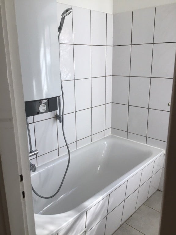 Nette Nachbarn gesucht: Charmante 2,5-Zimmer-Wohnung mit gemütlicher Wohnküche und Balkon - Photo 1
