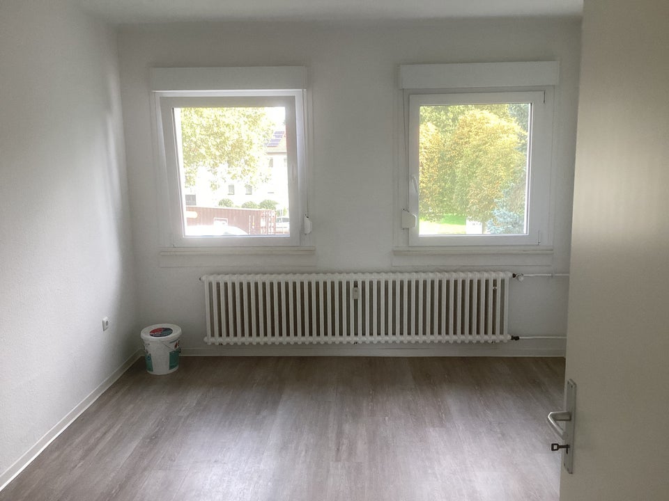 Schicke Wohnung mit neuem Boden - Foto 1