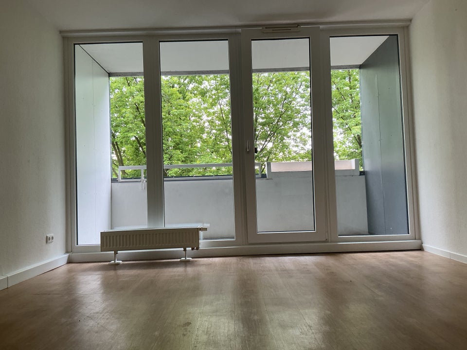 Charmante 3-Raum-Wohnung mit sonnigem Balkon im Grünen! - Photo 1
