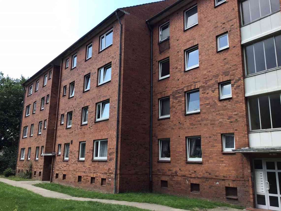 Große 2 2/2 Zimmer Wohnung mit Balkon - Photo 2
