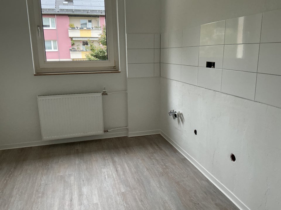 Da kommt man gern Heim. Flotte, bezugsfertige 3-Zimmer-Wohnung mit Balkon! - Foto 1