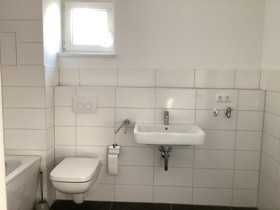 Attraktive Wohnung mit Balkon, Tageslichtbad und Stellplatzoption! - Photo 5