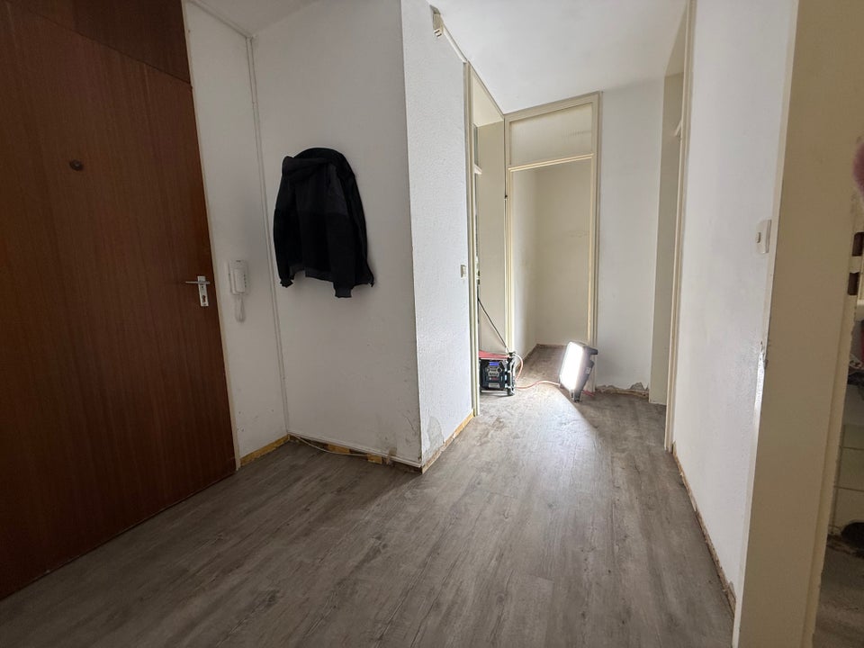 Frisch renoviert in Landwasser: 2-Zimmer-Wohnung mit optimaler Anbindung - Foto 3