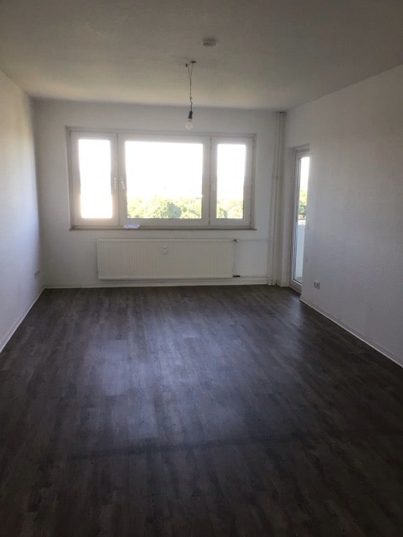 Großzügig geschnittene 3-Zimmer-Wohnung mit toller Aussicht - Photo 2
