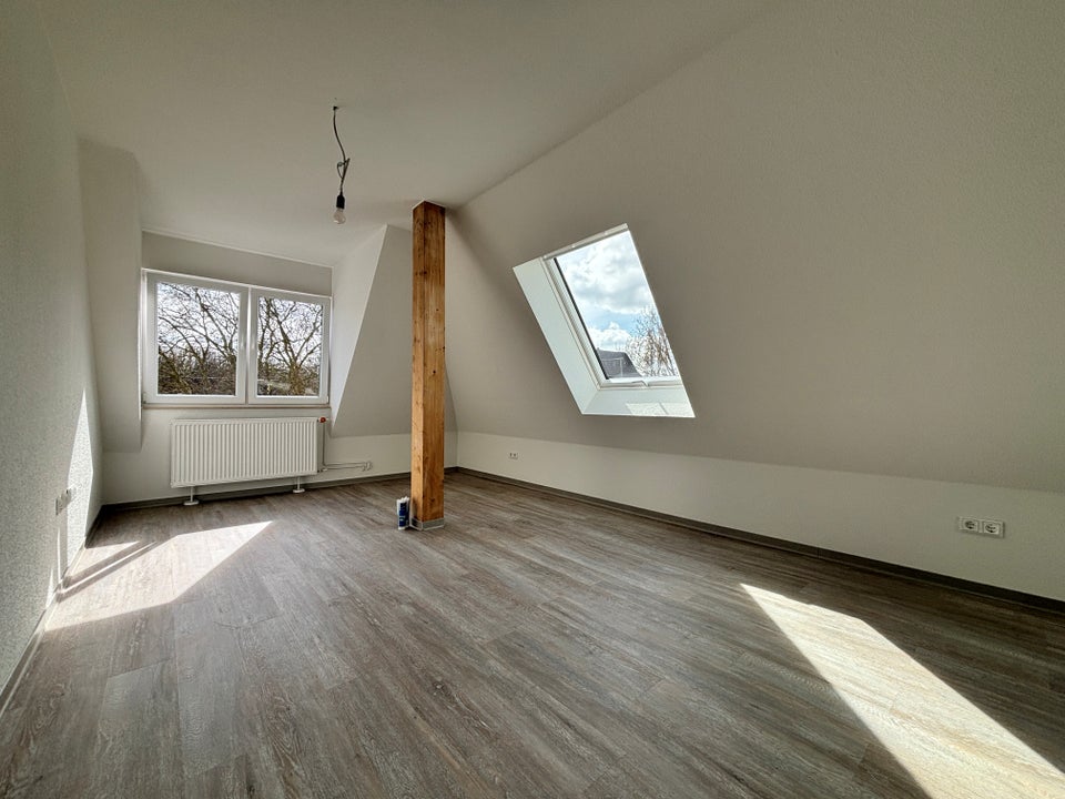 Neu! Moderne 2-Zimmer-Dachgeschosswohnung in ruhiger Waldrandlage – Erstbezug - Photo 4