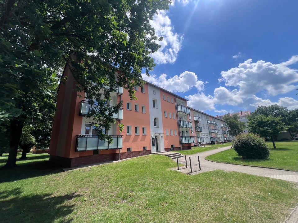 Verkehrsgünstig: renovierte 2- Zimmerwohnung - Foto 3