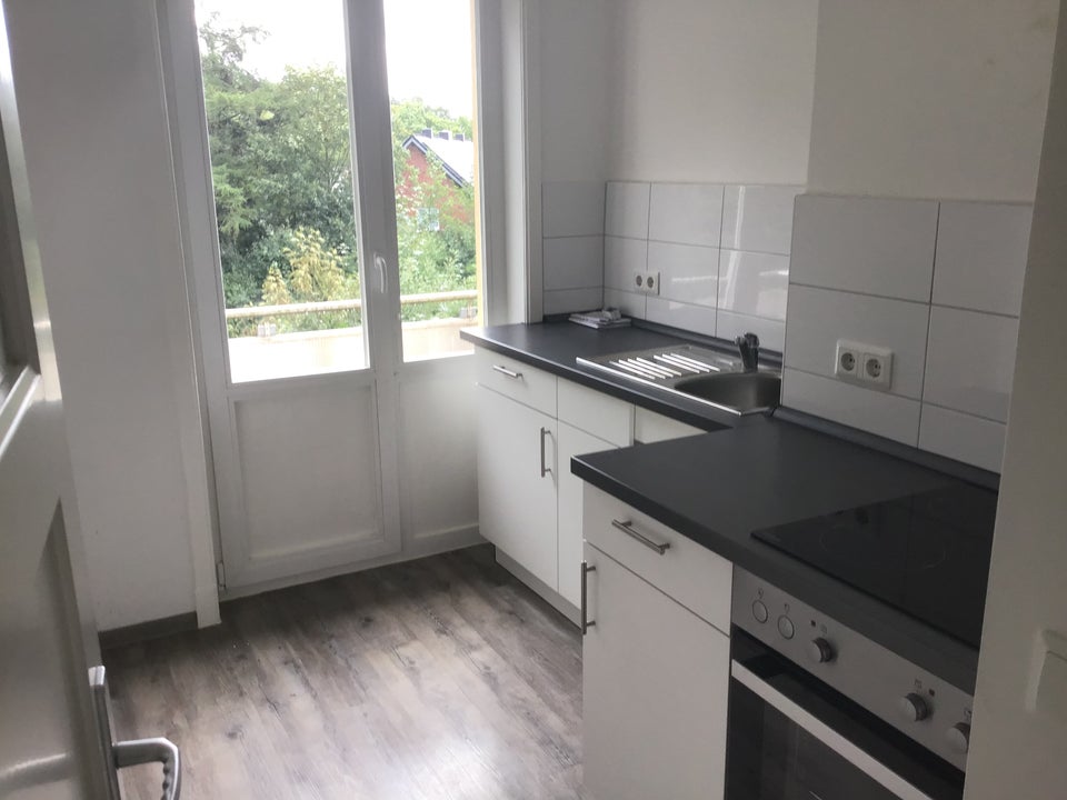 Renovierte 2,5-Zimmer-Wohnung mit Balkon - Photo 2