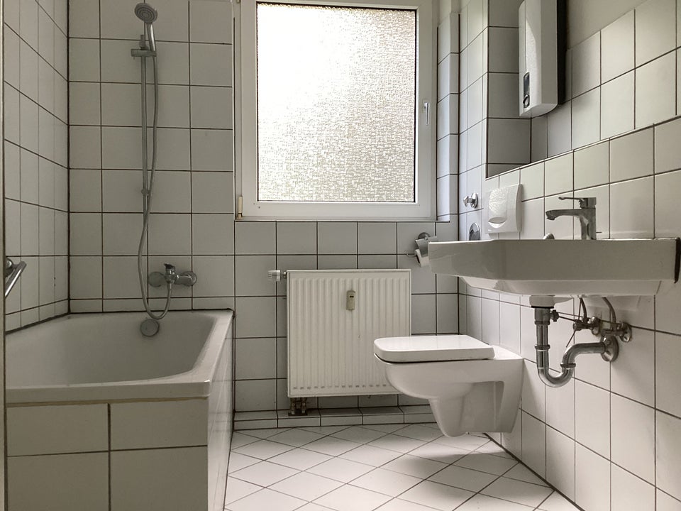 Helle 2-Raumwohnung in grüner Lage zu vermieten mit Balkon - Photo 2