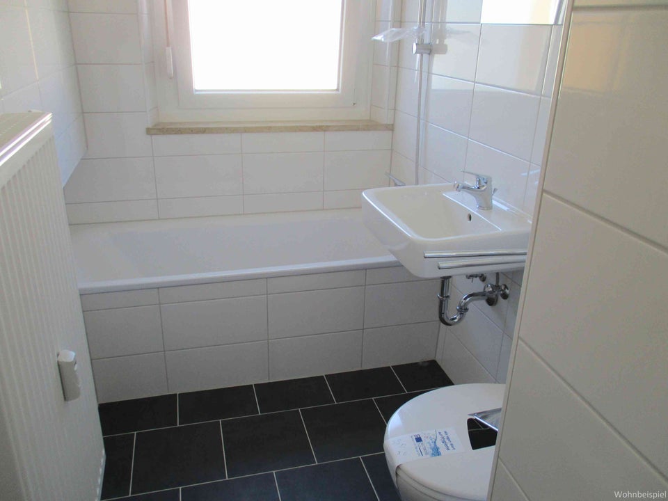 Renovierte 4 – Zimmer Wohnung mit Balkon in modernisierter Wohnanlage! - Foto 2