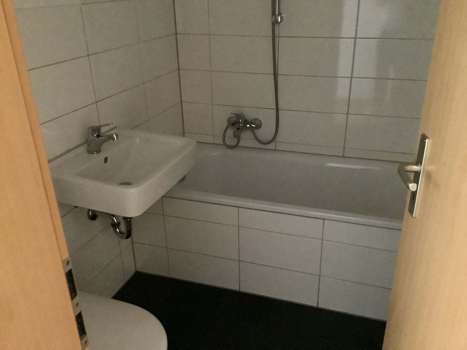 Stop! Interessante 2,5-Zimmer-Wohnung - Photo 3