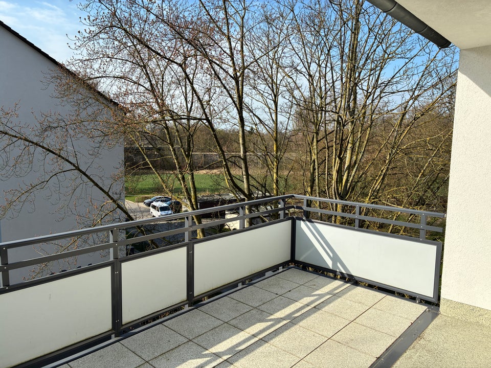 Super ansprechende frisch renovierte 3,5 Zimmer Wohnung über den Dächern von Dortmund Alt-Scharnhorst - Photo 2